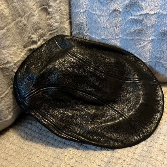 Wilsons Leather Other - Wilson Leather black leather flat Gatsby men’s beret size large
